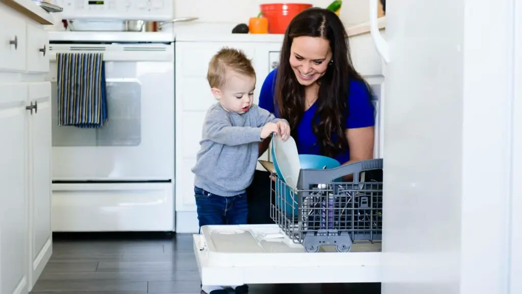 6 Best Dishwashers for Large Families in 2023 Tech Consumer Guide